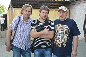 Слева Алексей Ушаков - клавиши из начала 90-х, а справа Игорь Аникеев - клавиши из конца 90-х