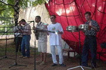 Выступление в качестве гостей на конкуре авторской песни /Вятка 2004/