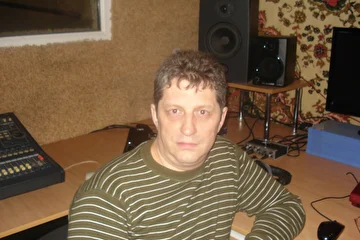 В студии