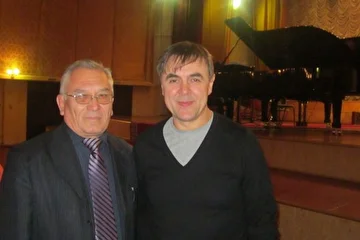 С выдающимся пианистом, профессором австрийского университета "Антон Брукнер" Олегом Маршевым 2012 г. 