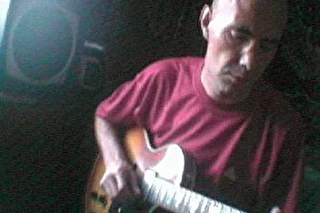 Фото сделано во время записи партии гитары в песне СОН