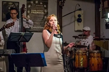 Джазовые вечера в ресторане ДИКСИЛЕНД (Киев). Ригонда BAND с ретро-программой ВНОВЬ ИГРАЕТ РАДИОЛА... Июнь 2013.