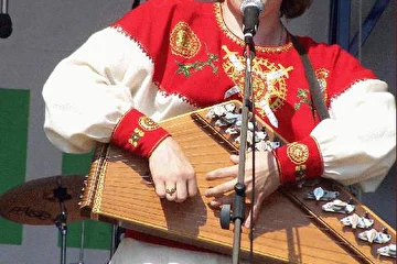 Гусляр, певец, композитор и аранжировщик