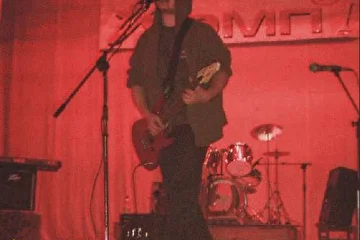 на сцене в Комсомольске-на-Амуре в декабре 2003 года, куда ездил выступать на фестиваль "Эпидемия чистого звука"