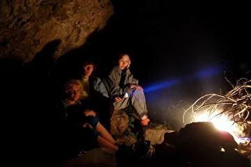горы поход костер друзья
