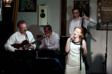 Джазовые вечера в ресторане ДИКСИЛЕНД (Киев). Ригонда BAND с ретро-программой ВНОВЬ ИГРАЕТ РАДИОЛА... Июнь 2013.
