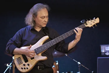 Дмитрий Ли
Контрабас, бас-гитара
