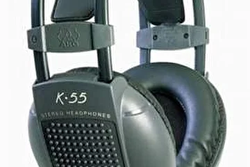 Наушники AKG K-55
Акустическое оформление: закрытые 
Вид: мониторы студийные 
Максимальная мощность: 200 мВт 
Сопротивление: 32 Ом 
Чувствительность: 96 дБ 
Частотный диапазон: 16-20000 Гц 
Искажения: 1 % 
Диаметр мембраны: 40 мм 
Разъем 3.5 мм: Да 
Разъем 6.3 мм: Да 
Длина провода: 3 м 
Масса: 210 г