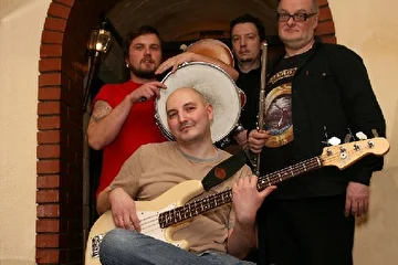 Не вся группа отображена - нет Марина, Пишко нету...