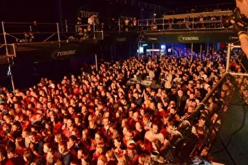 По некоторым данным, на концерте присутствовало более 1500 зрителей.
Фото-Дмитрий Шевалдин © ngzt.ru