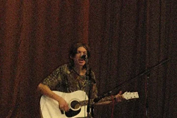 Дмитрий Васильев (группа АРГЕНТУМ) - вокал, гитара, песни на фестивале "Храни себя, Россия" г. Ярославль 2006 год.
