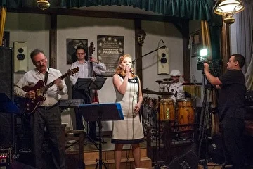 Джазовые вечера в ресторане ДИКСИЛЕНД (Киев). Ригонда BAND с ретро-программой ВНОВЬ ИГРАЕТ РАДИОЛА... Июнь 2013.