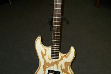 Kramer Baretta 1985 Reissue.From now-my favorite hair-rock guitar.to play just like Eddie)
SOLD.