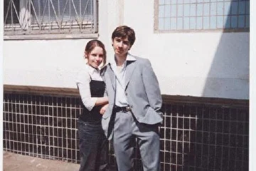 Лето 2002. Я и девченка "метр-сорок" =)))))
Около колледжа