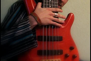 Сергей КОНЯЕВ- московский бас-гитарист (фламенко/фьюжн/фолк)