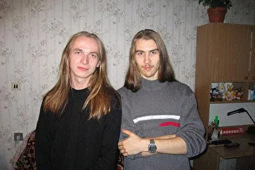 До появления Spellcaster мы играли с этим человеком (слева) в группе "Затмение". Сейчас Дмитрий Востров (к счастью или к сожалению)гитарист группы "Линия Льда".