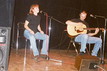 Анатомический Театр, фестиваль "Марш Малосольных", 30.08.2001.

Слева направо: Мария Олейник, Юрий Пронин.
