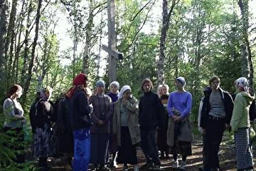 На месте, где преподобный Савватий по прибытии на Соловки построил себе келью, не в кадре - источник.