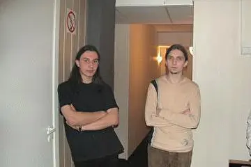 декабрь 2005 г., репетиция, вот и думаешь - гнать фотографа или нет...ведь может когда захочет