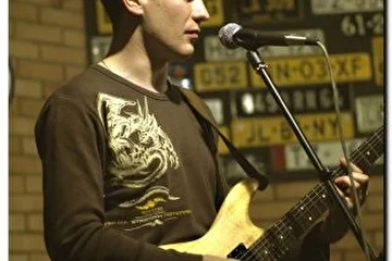 Владимир Грабельников, соло, ритм гитара