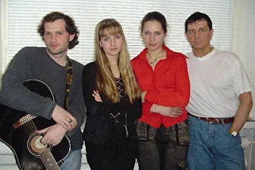студия "Тон".... как раз на записи песни" 30 лет "...
Серебрянный,Лена Попова,Марина,Олег Мишулин......