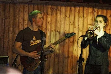 Весна 2007
Также на фото трубачка Ксюша.