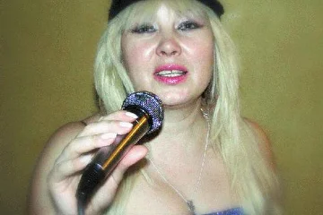 ведущая