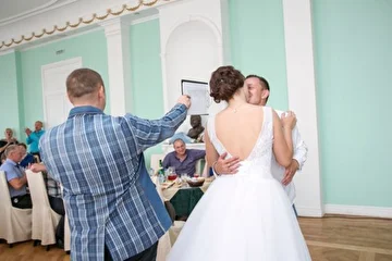 Первый танец на свадьбе - ведущий на свадьбу Андрей Весельчаков