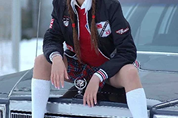 www.leona.su - официальный сайт
www.leonastar.narod.ru - фан сайт