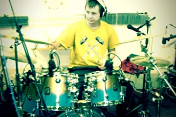 Официальная страница ВКонтакте: http://vkontakte.ru/altavistaband

В проекте RealMusic: http://www.realmusic.ru/altavistaband/