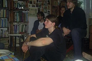 Перкуссионист и соло-гитарист гр. "Новые дни", персонаж а-ля Африка. Встречая таких людей начинаешь надеяться, что настоящий андеграунд еще может противостоять вшивому декаденсу.
