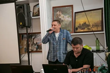 Ведущий и диджей на свадьбу- Андрей Весельчаков