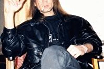 Астанин Роман
Вокал, электрогитара, музыка, тексты.
