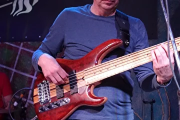 Вадим Громов - бас-гитара
