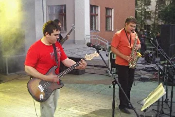 Концерт в Коряжме с "Песнярами" в августе уже не помню какого года :)