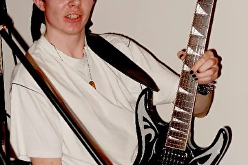 Александр - гитара