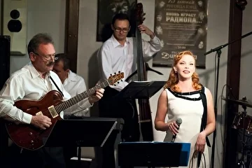 Джазовые вечера в ресторане ДИКСИЛЕНД (Киев). Ригонда BAND с ретро-программой ВНОВЬ ИГРАЕТ РАДИОЛА... Июнь 2013.