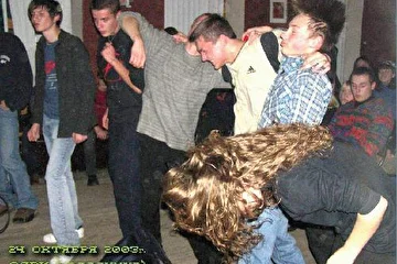 ...колбасятся по-полной проге