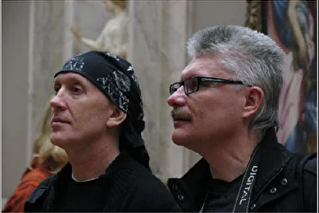ПапаБоб и Александр Яр в Лувре, Париж, 11.12.2009