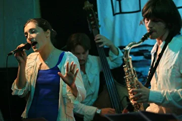 Всю фотосессию смотрите здесь:
http://www.realmusic.ru/fotosession/6372/