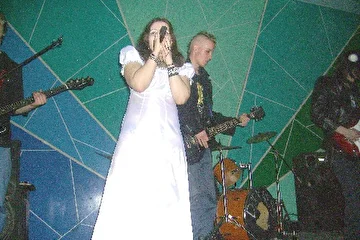 Выступление в ЦД "Кристалл" (Лесосибирск) на рок-фестивале 12 марта 2006 г. Первоек выступление с женским вокалом. Исполнили одну свою композицию и 3 кавер-версии