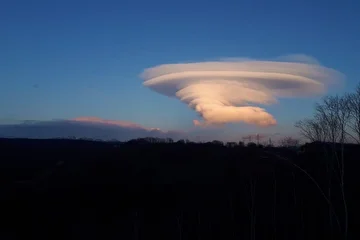 25.02.2020 18.30(мс.в) (9,30 моск.вр) Камчатка Елизово-Петропавловск-Камчатский (правее Авачинского вулкана)