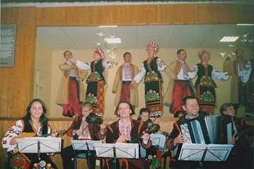 Сентябрь 2005 г.
Литва, г. Каунас. "Гротеск" + "Зорицвіт" (хореогр. анс.)
Одно из выступлений  (местная СШ)
Международный фестиваль Soky tripky - 2005

Сотрудничество с хореографами