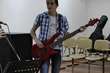 Басист