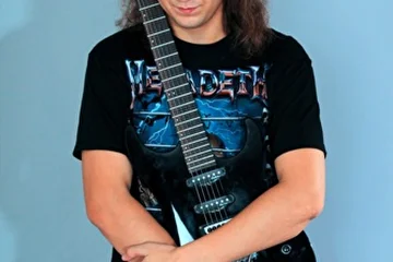 Рустам Макаров – гитара
