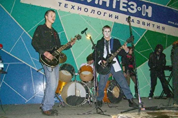 Выступление 18 декабря 2005 г. в ЦД "Кристалл" на рок-фестивале, посвященном юбилею красноярской компьютерной фирмы "Синтез-Н"