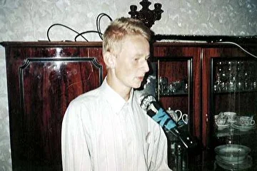 На записи песни Because of you.