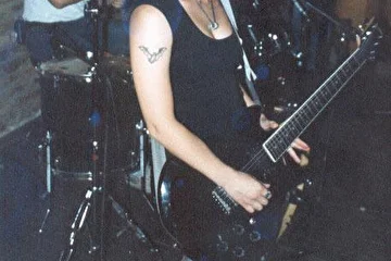 Концерт в клубе "El Paso" 21.08.04. Марина, соло-гитарист.