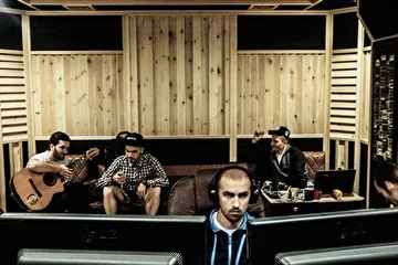 Шома на студии звукозаписи в Ташкенте TT music с ребятами работает над треком 