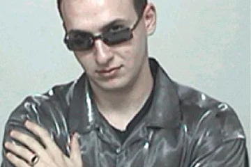 Вечный студент.
Если нет возможности скачать песни, то
послушать можно так же здесь - 
http://www.7not.ru/portal/sindy.phtml
